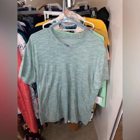 🐰🐇 Beverly Hills Polo Mens Vneck tee *make offers* - Picture 1 of 3